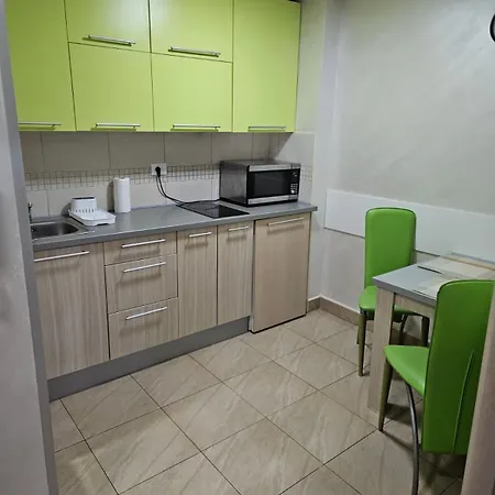 Miona Home1 شقة كراغوييفاك